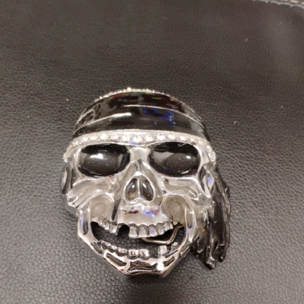 PIRATES JEWELED SKULL BELT BUCKLE NRMINT CONDITION